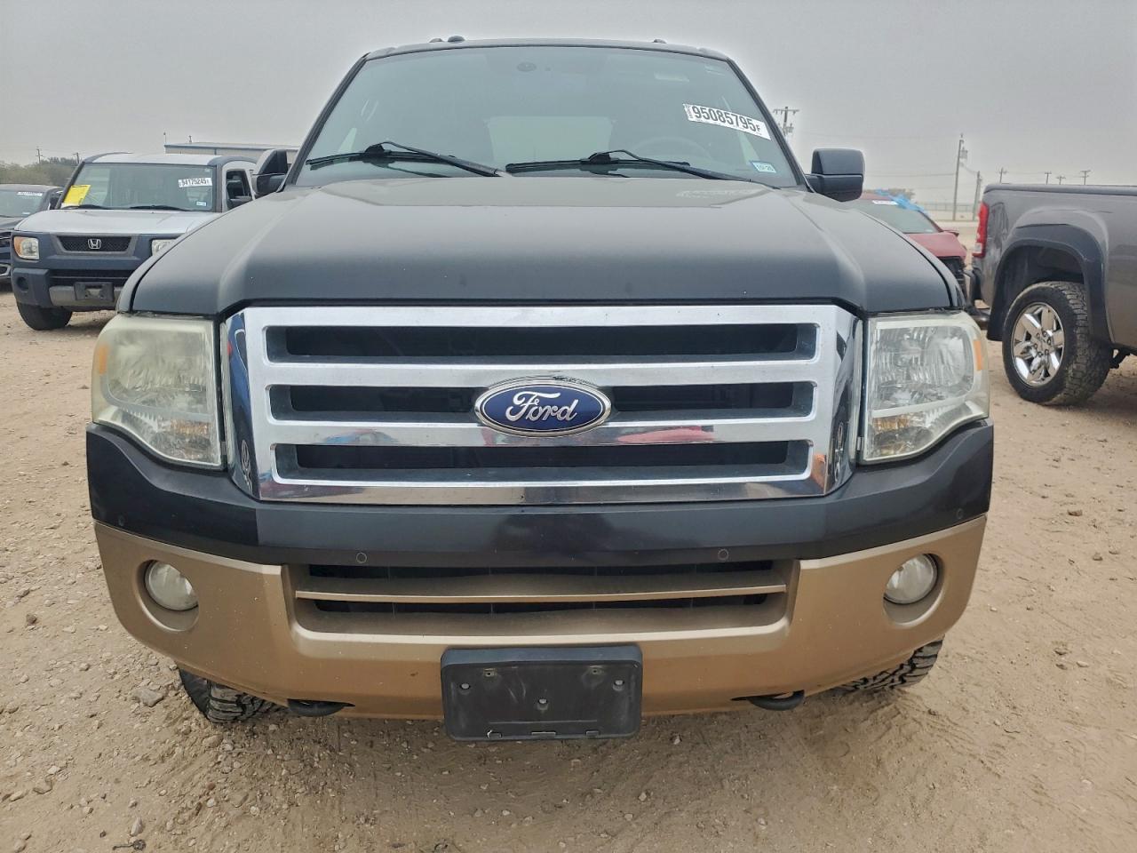 Ford Expedition Xlt Image 2