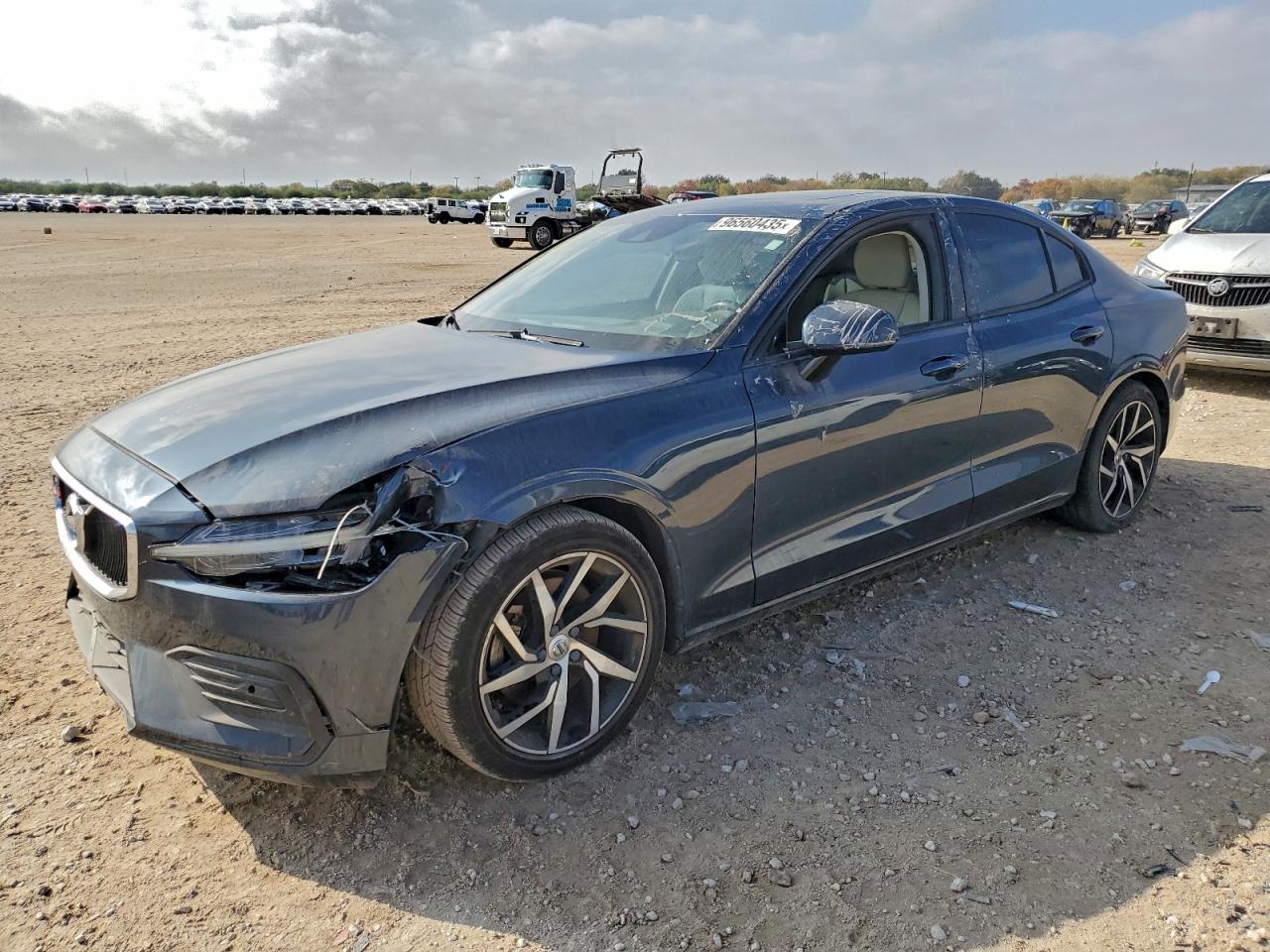 Volvo S60 T5 Momentum Image 1