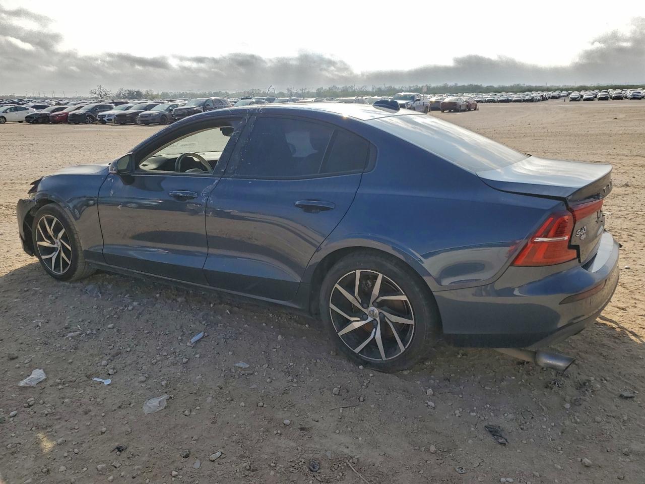 Volvo S60 T5 Momentum Image 3