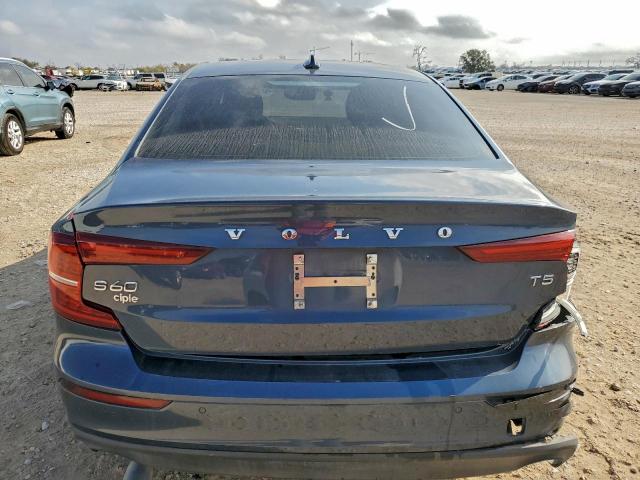 Volvo S60 T5 Momentum Image 2