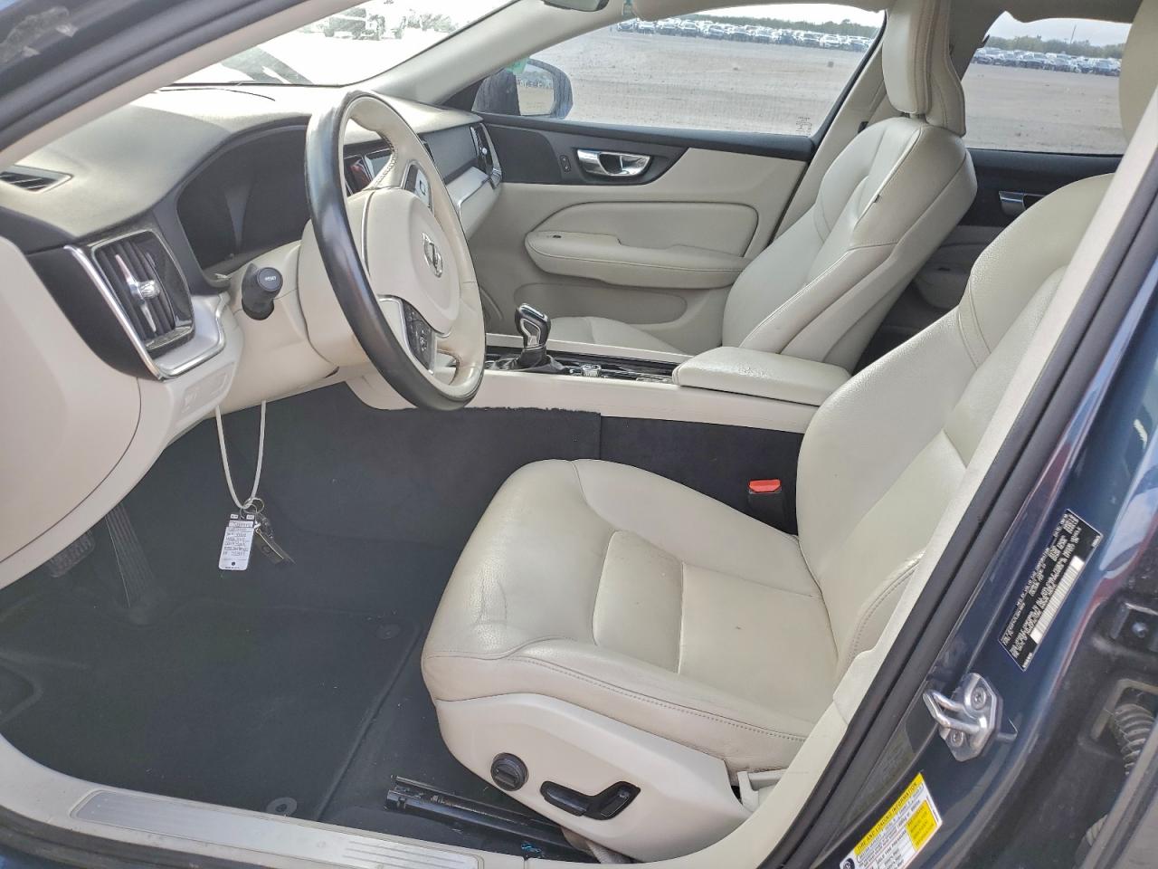 Volvo S60 T5 Momentum Image 8