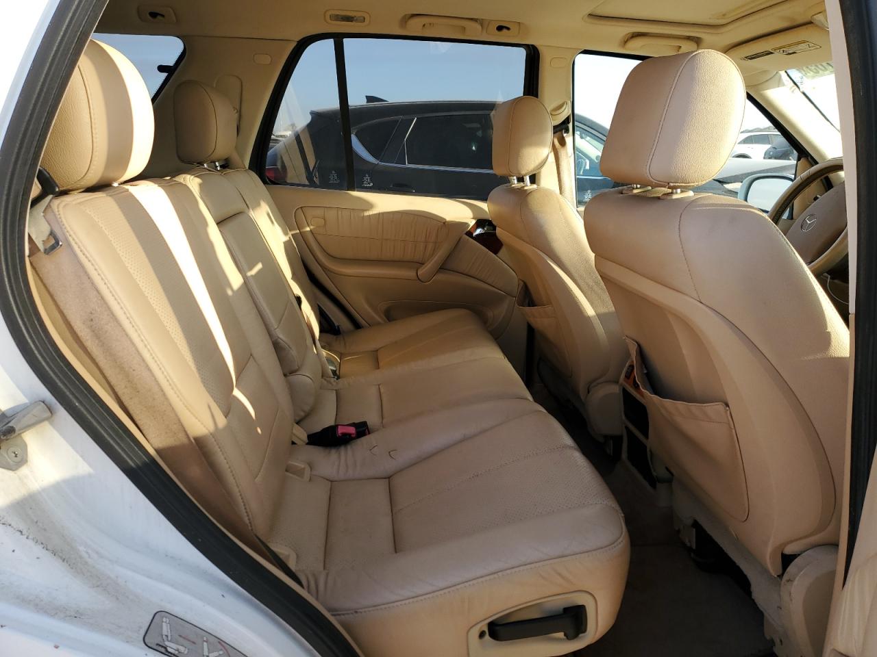 Mercedes-Benz M-Class 350 Image 9