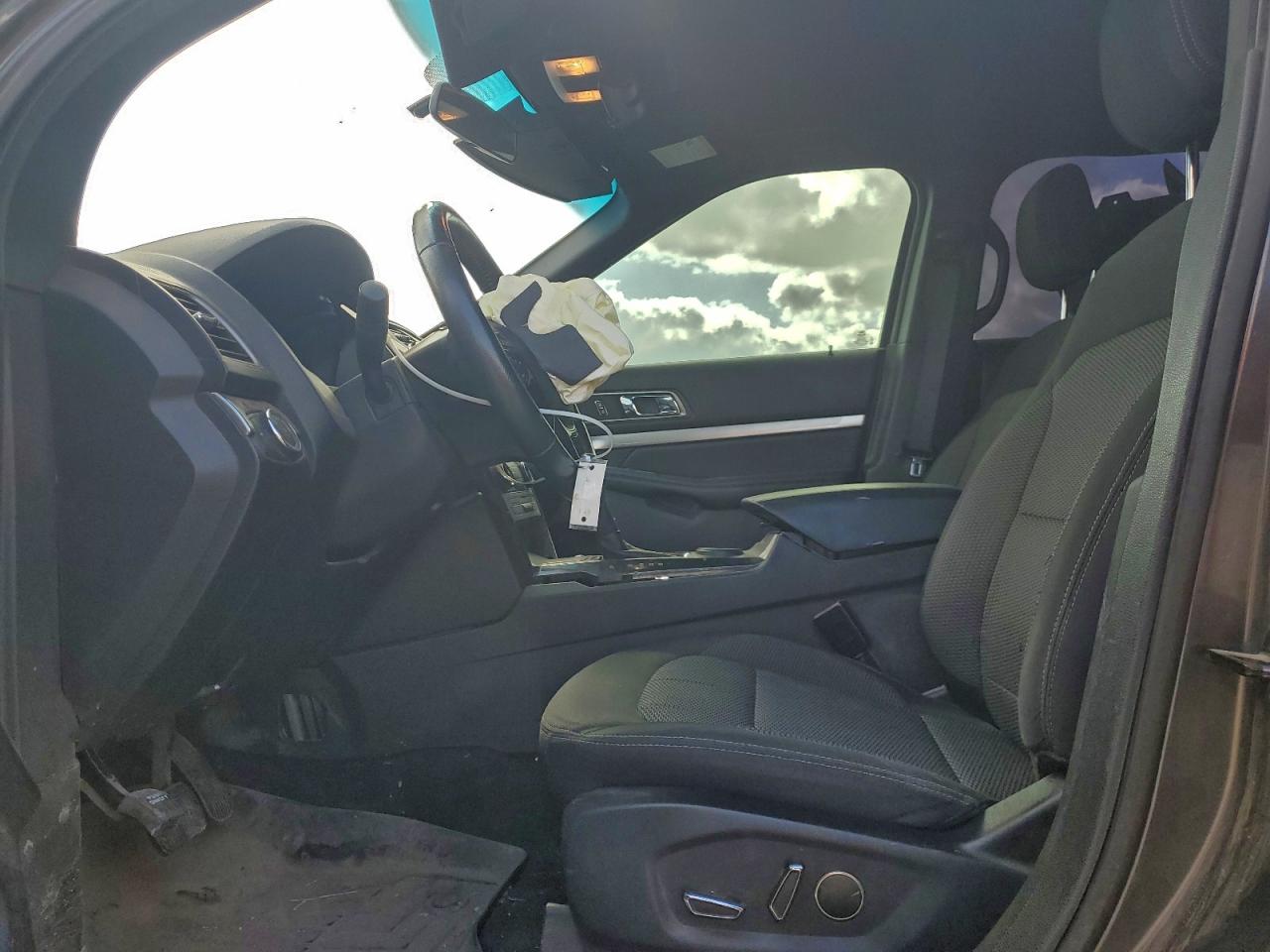 Ford Explorer Xlt Image 3