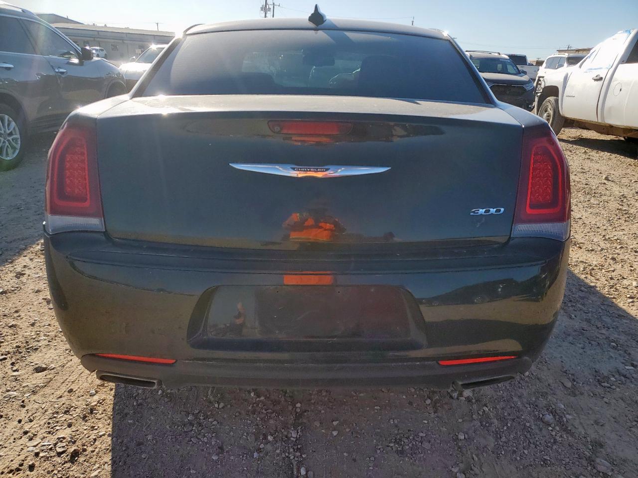Chrysler 300 Touring Image 7