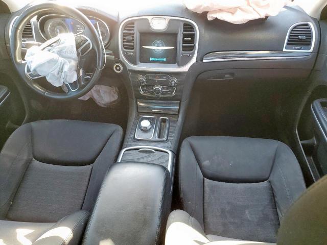 Chrysler 300 Touring Image 9