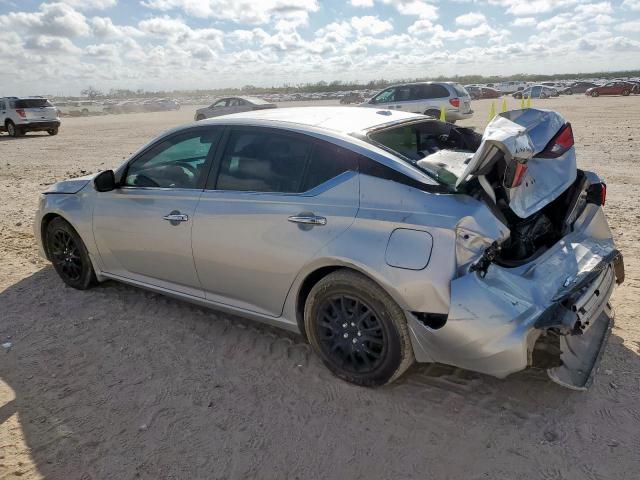 Nissan Altima S Image 12