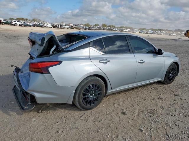 Nissan Altima S Image 2