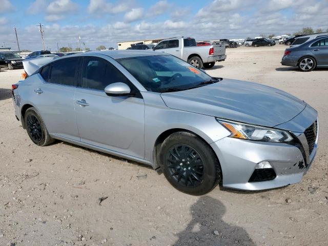 Nissan Altima S Image 7