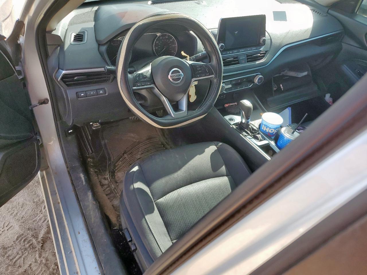 Nissan Altima S Image 9