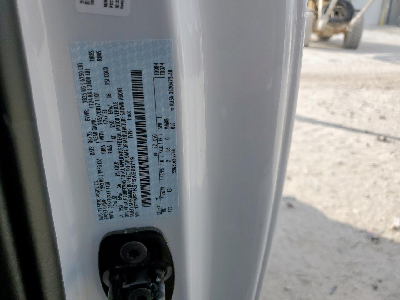 Ford F-150 Xl Image 12