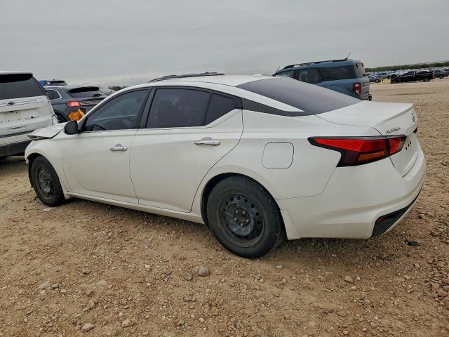 Nissan Altima S Image 5