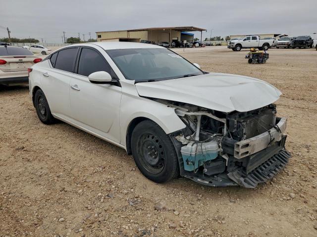 Nissan Altima S Image 2