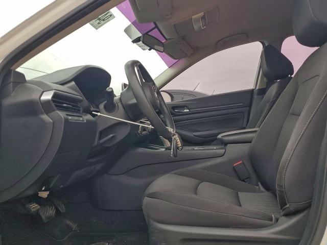 Nissan Altima S Image 11