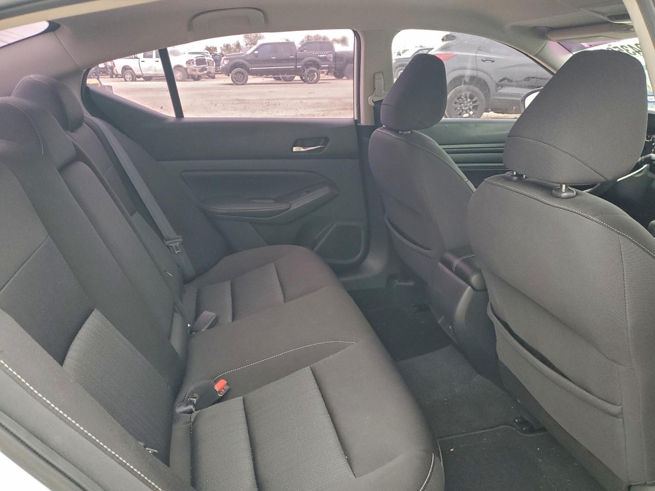 Nissan Altima S Image 6