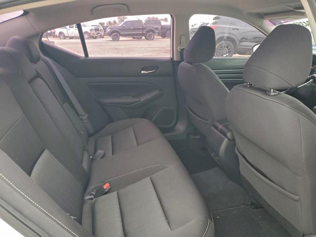 Nissan Altima S Image 6