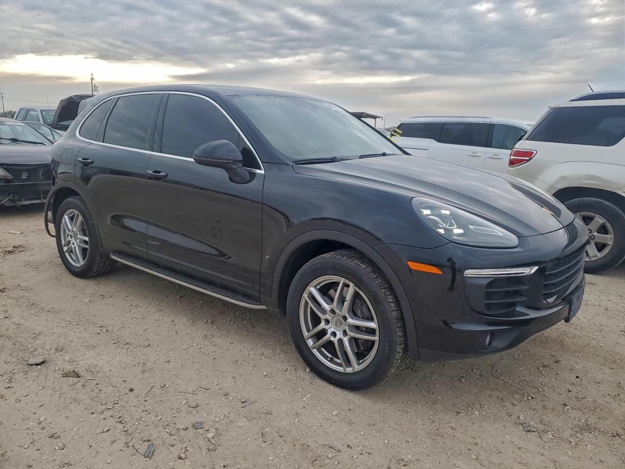 Porsche Cayenne Image 8