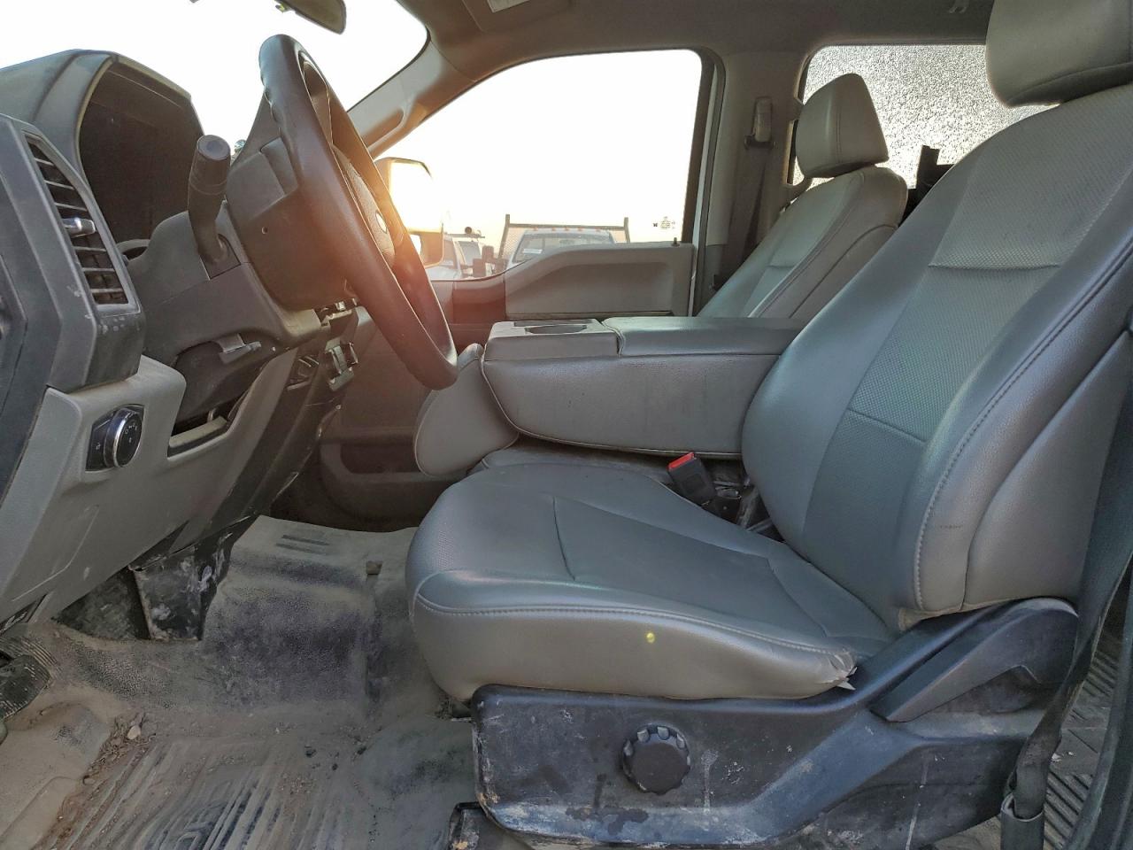 Ford F-350 Super Duty Image 5