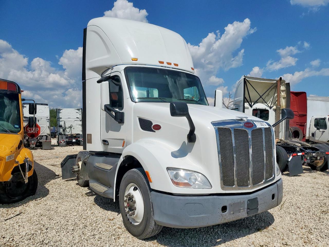 Peterbilt Tractor 579 Image 1