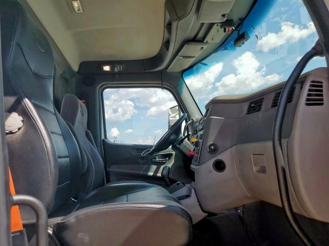 Peterbilt Tractor 579 Image 2