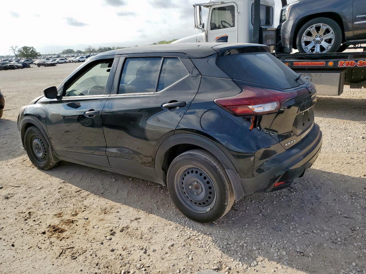 Nissan Kicks S Image 5