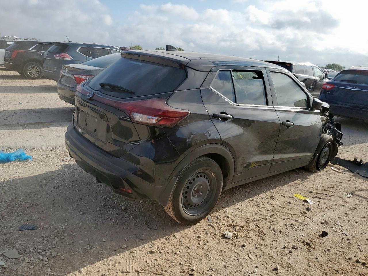 Nissan Kicks S Image 2