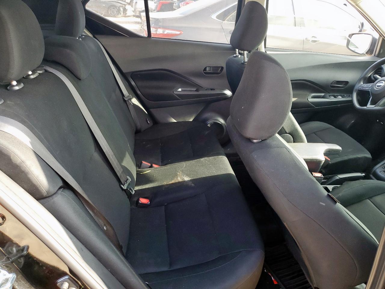 Nissan Kicks S Image 6