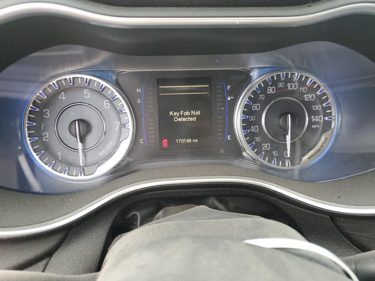 Chrysler 200 Limited Image 10