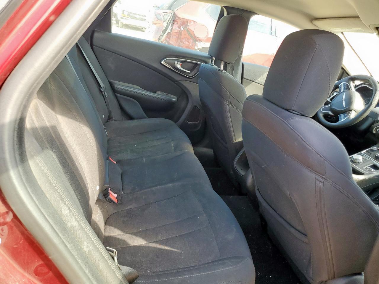 Chrysler 200 Limited Image 11