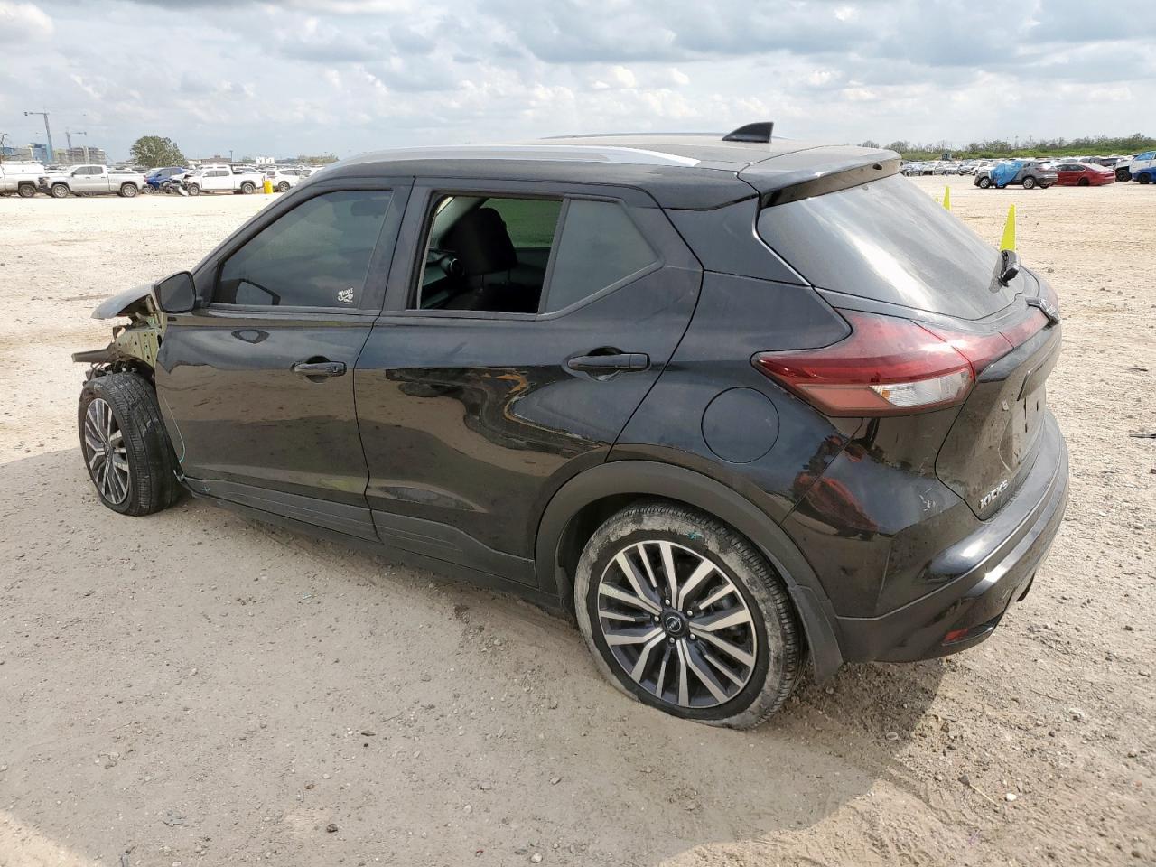 Nissan Kicks Sv Image 2