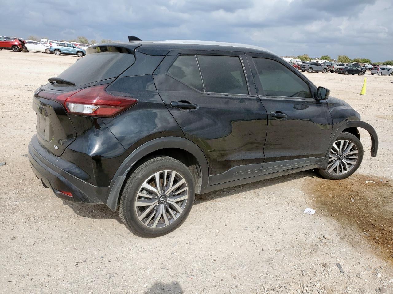 Nissan Kicks Sv Image 3