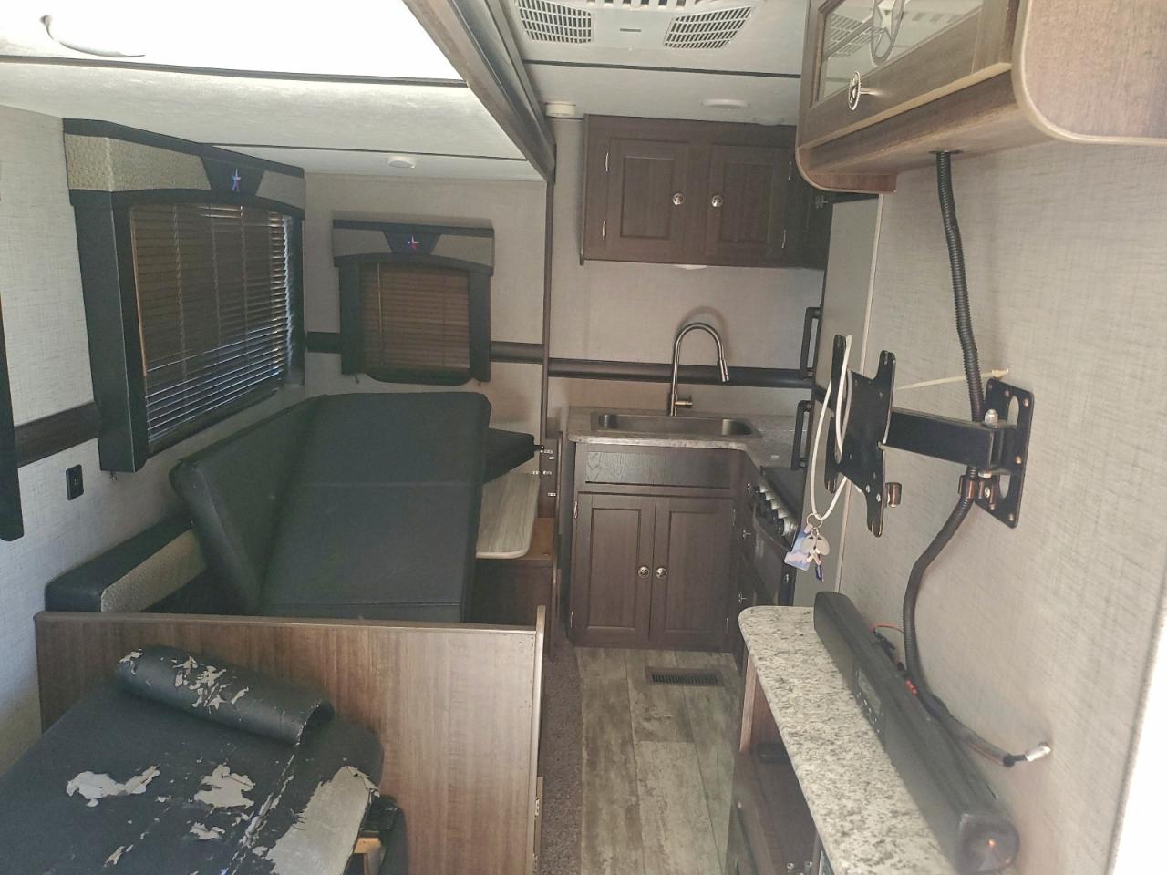 Crossroads Longhorn Image 8