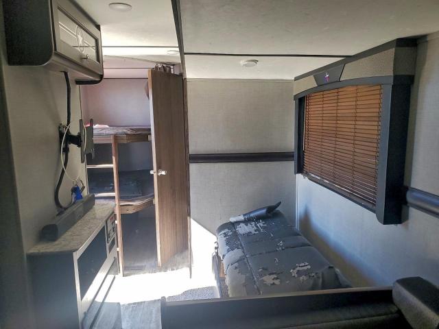 Crossroads Longhorn Image 5