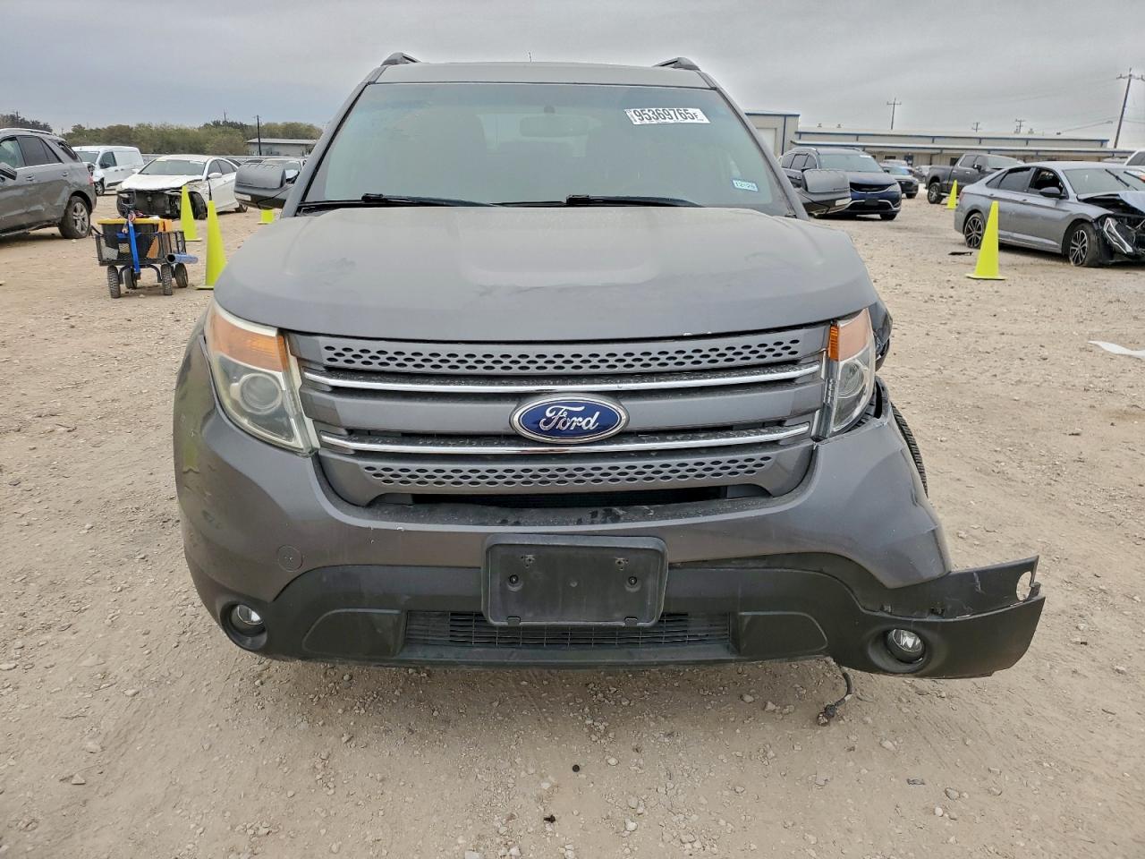 Ford Explorer Limited Image 9