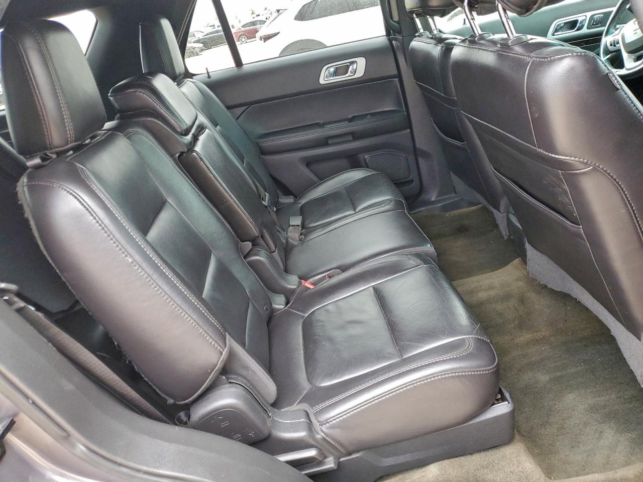 Ford Explorer Limited Image 7