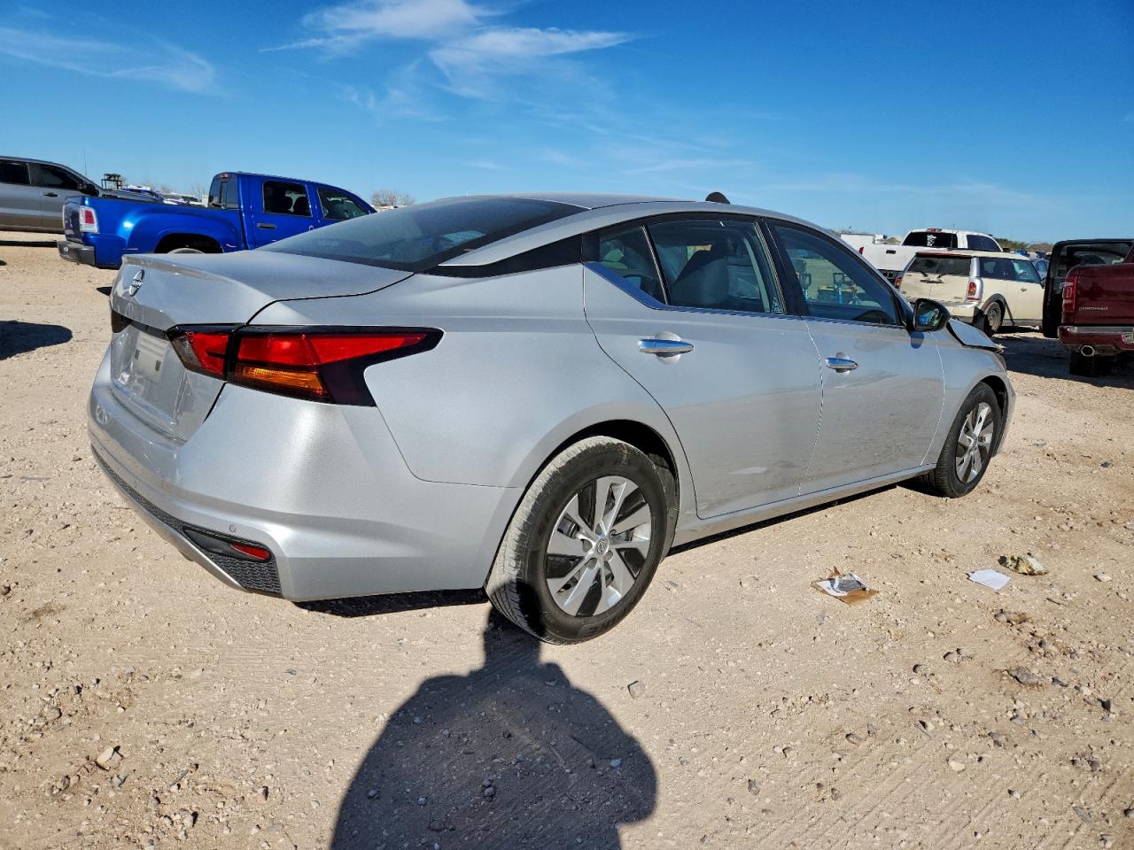 Nissan Altima S Image 2