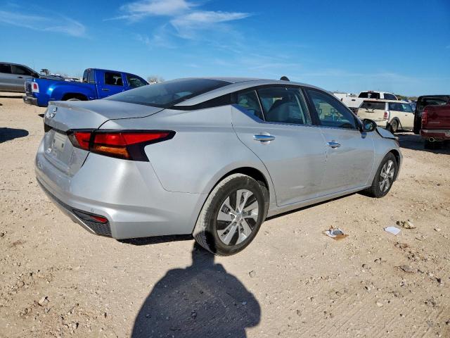 Nissan Altima S Image 2