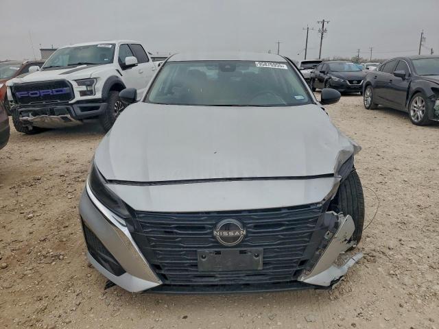 Nissan Altima S Image 6