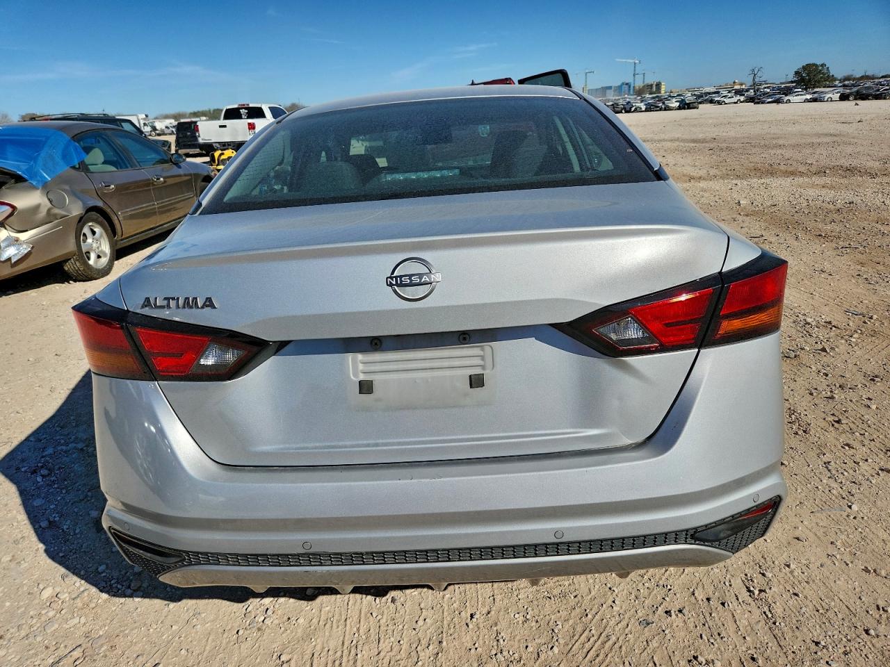 Nissan Altima S Image 7