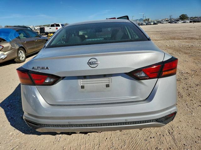 Nissan Altima S Image 7