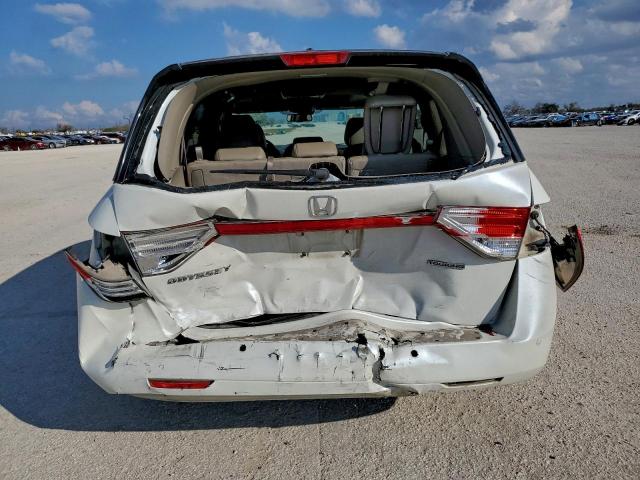 Honda Odyssey Touring Image 2