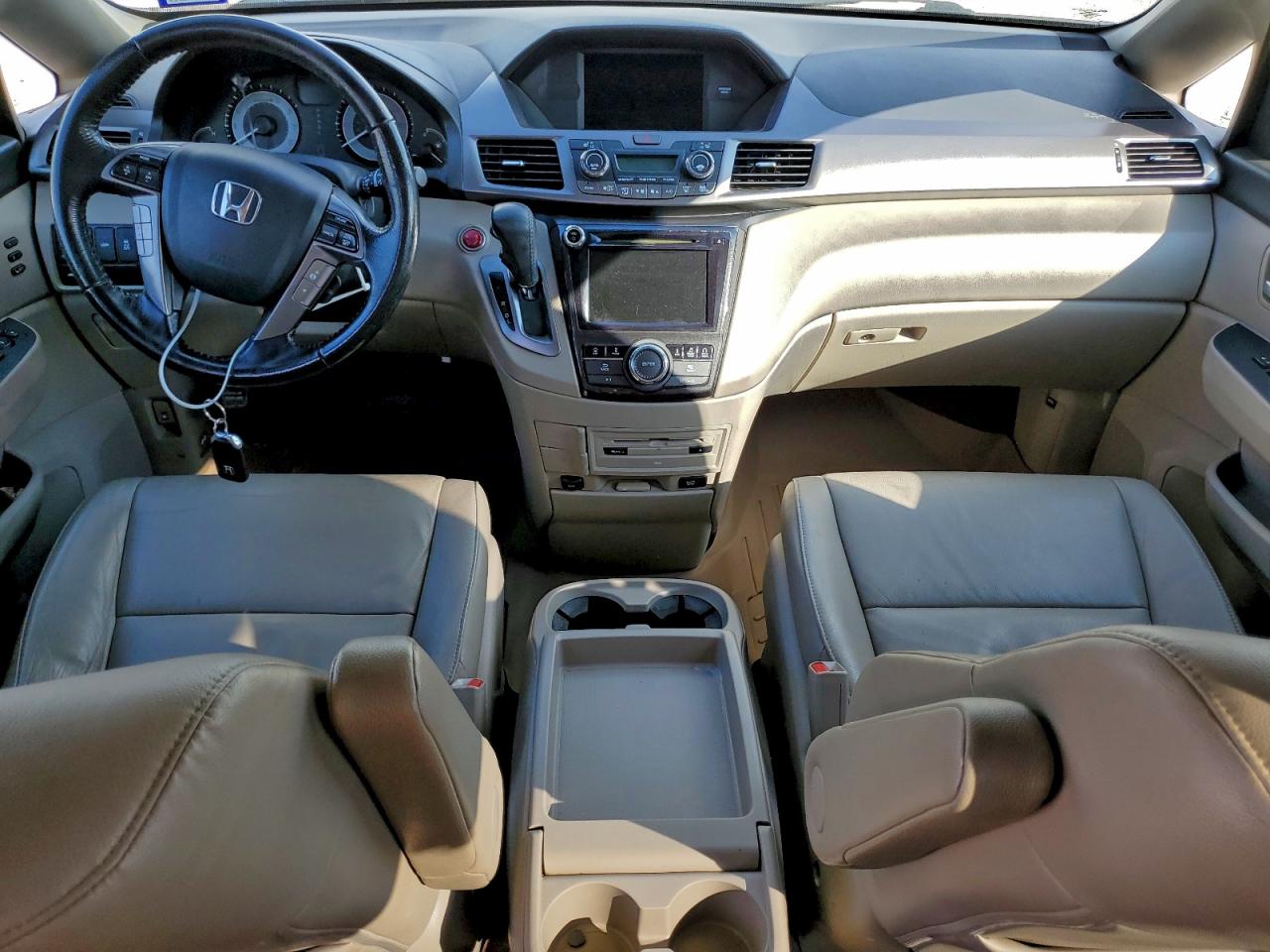 Honda Odyssey Touring Image 4