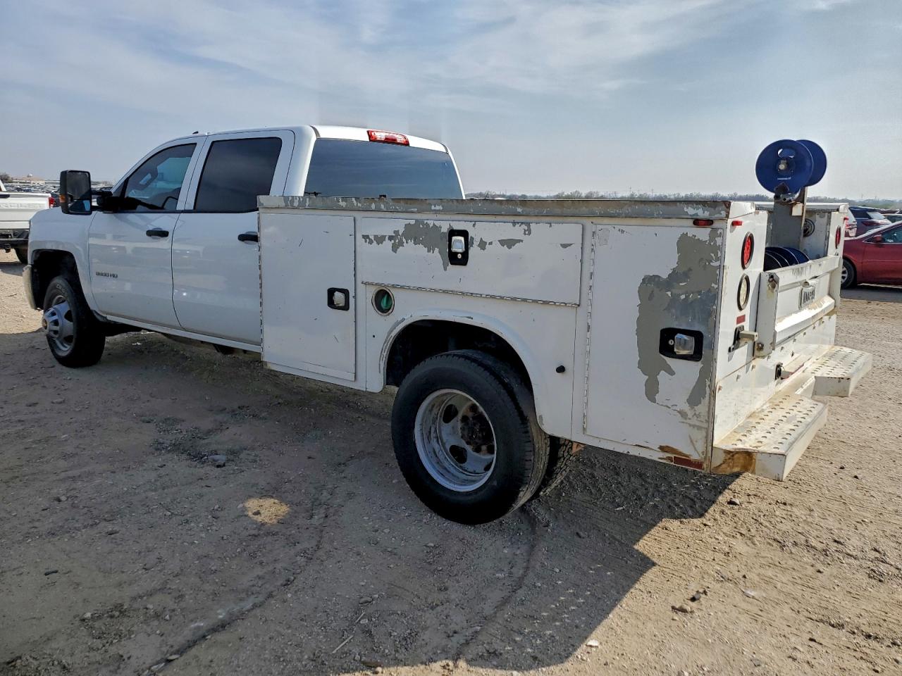 Chevrolet Silverado K3500 Image 2