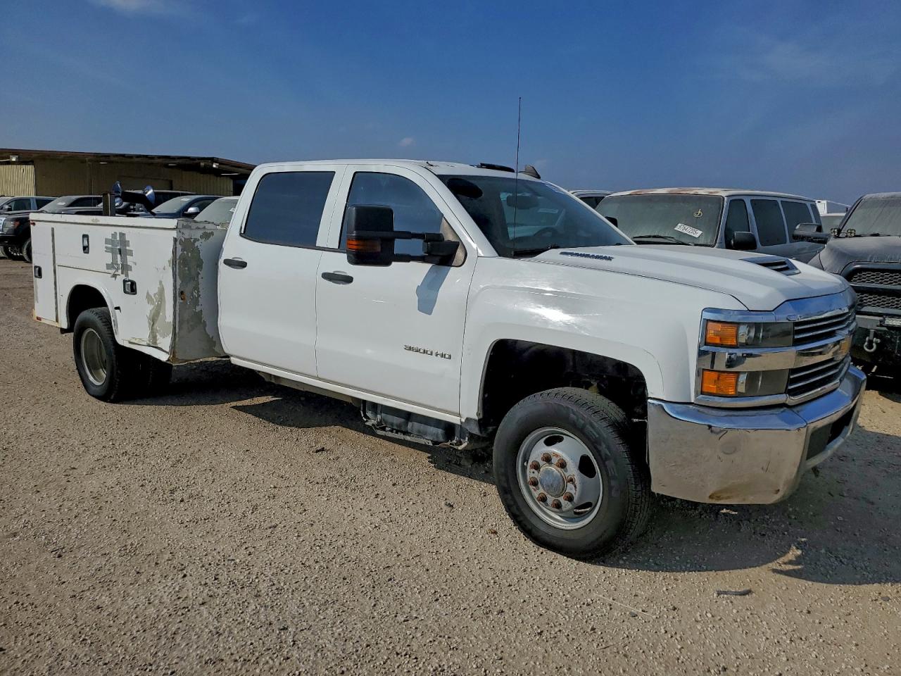 Chevrolet Silverado K3500 Image 10