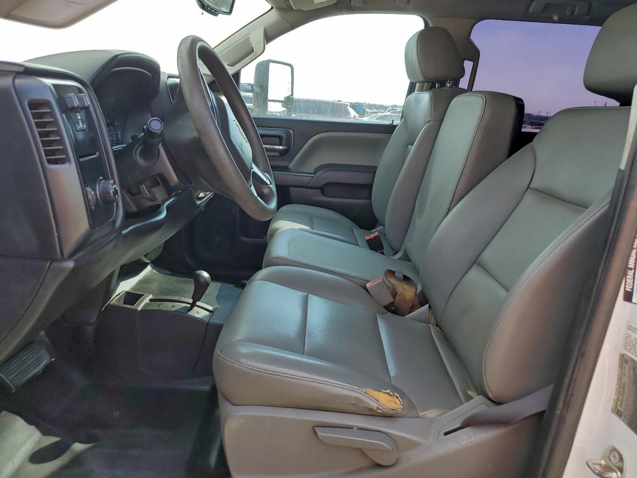 Chevrolet Silverado K3500 Image 4