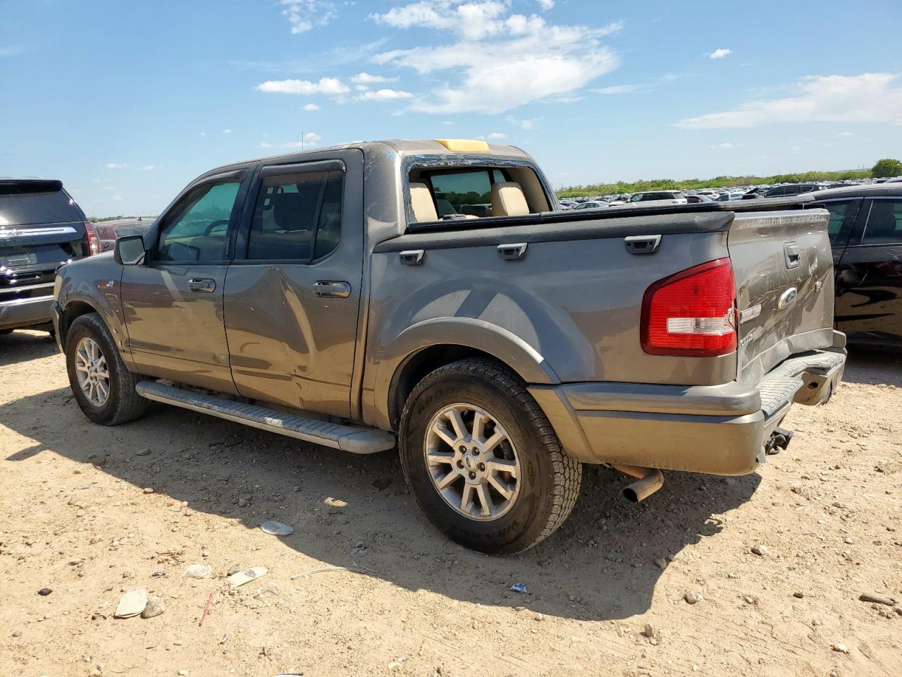 Ford Explorer Limited Image 4