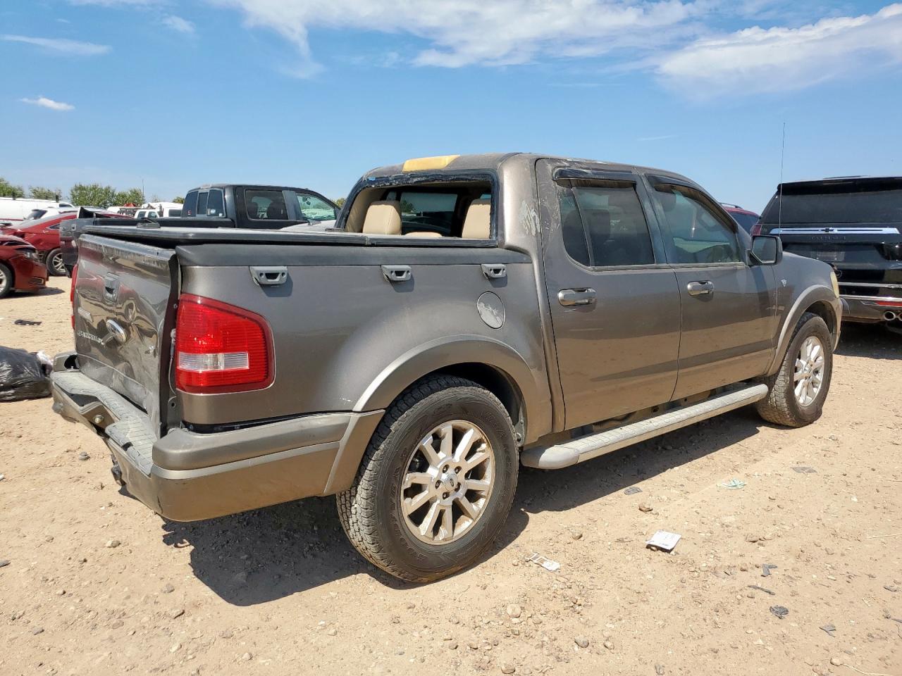 Ford Explorer Limited Image 3