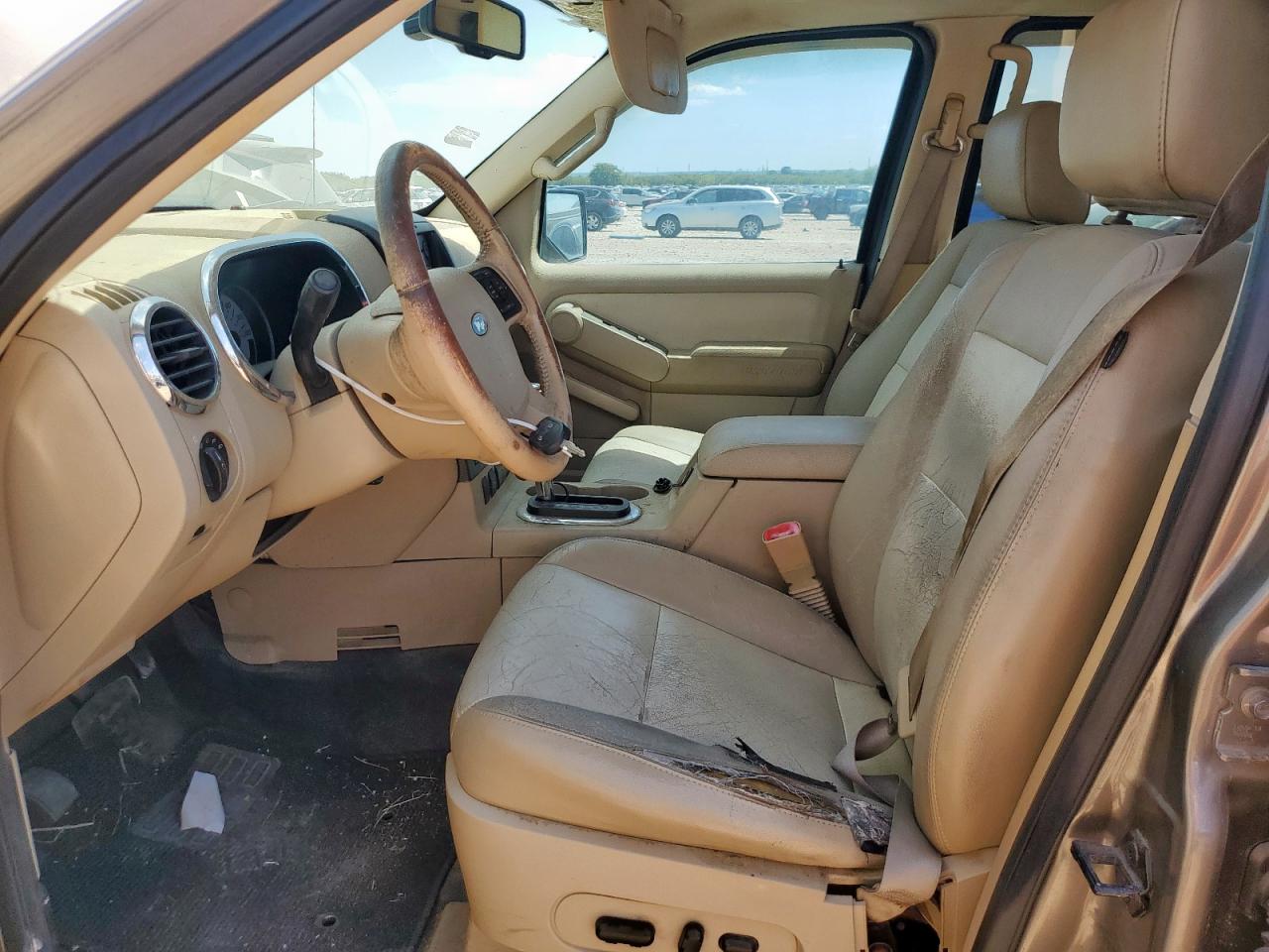 Ford Explorer Limited Image 7