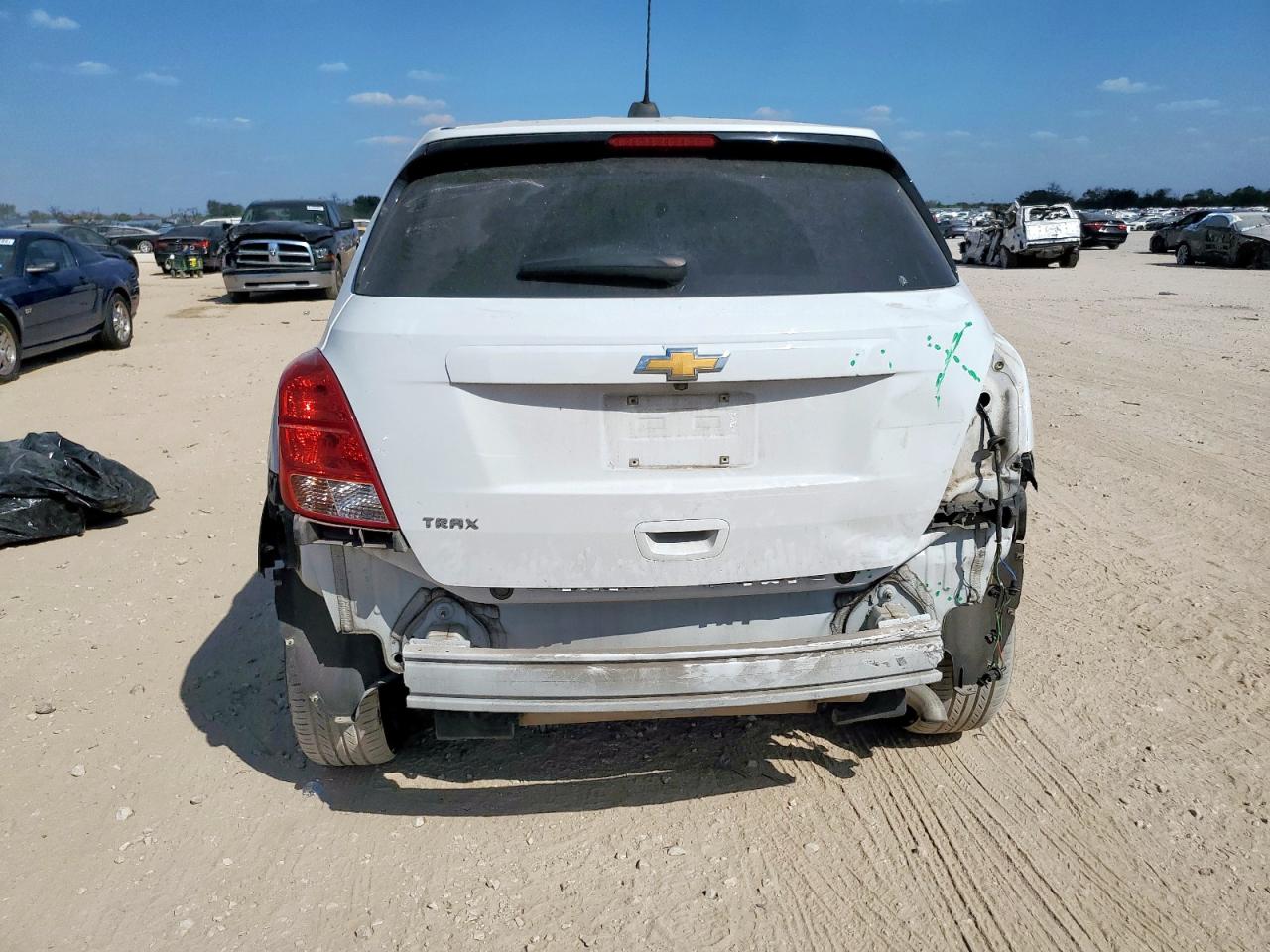 Chevrolet Trax Ls Image 4