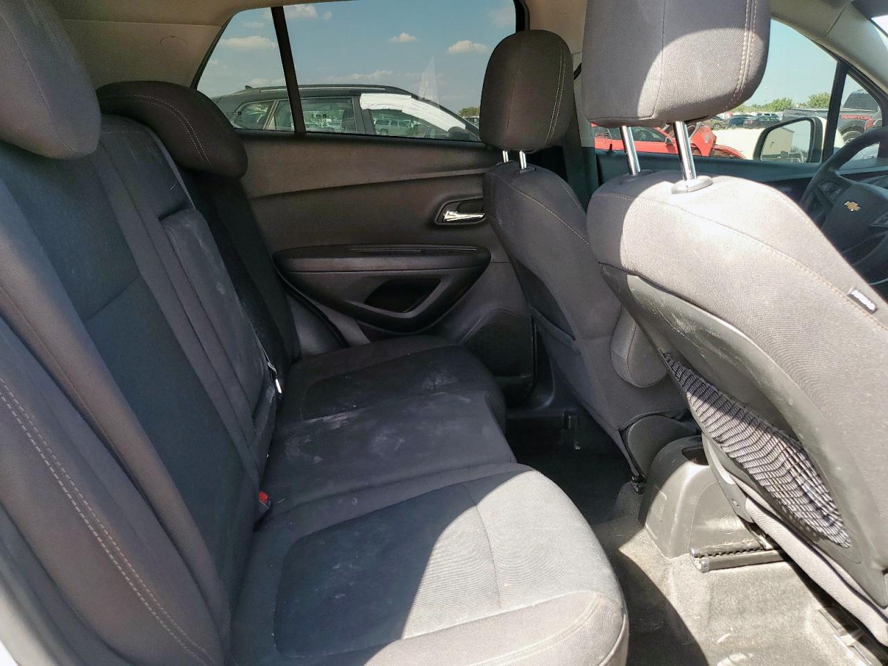 Chevrolet Trax Ls Image 7