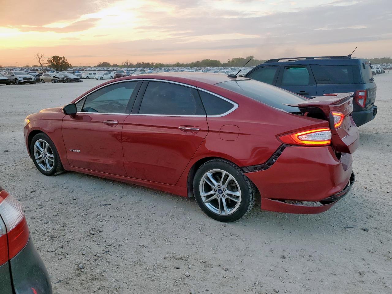 Ford Fusion Titanium Hev Image 2